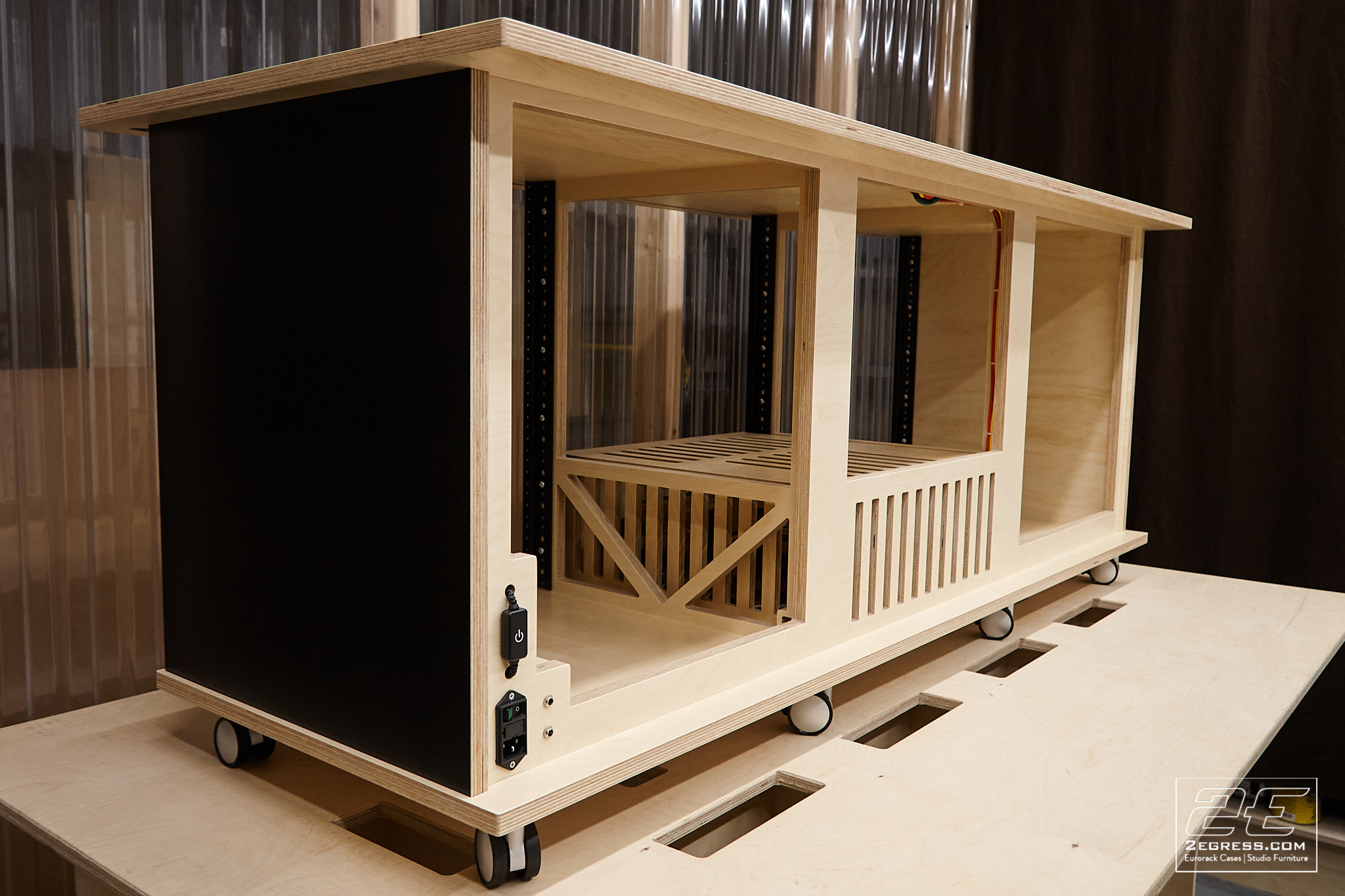 studio rack rover 2egress lev perrey