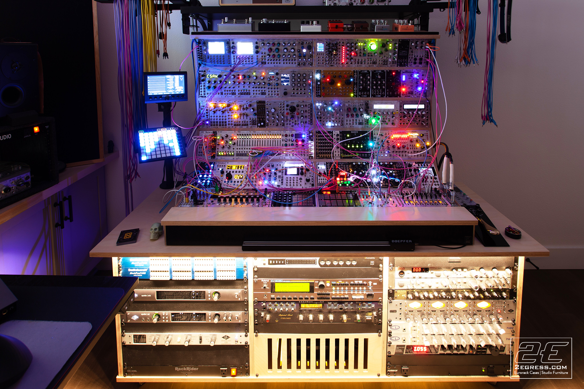 Triple bay studio rack 2egress