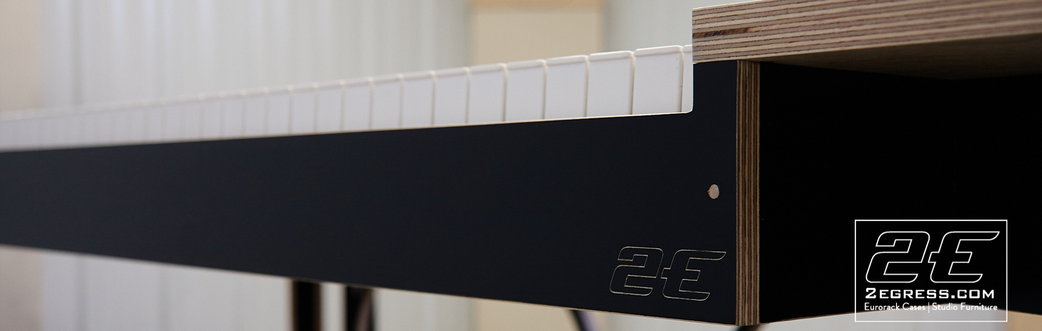 studio desk Luna Rich Walters 2egress