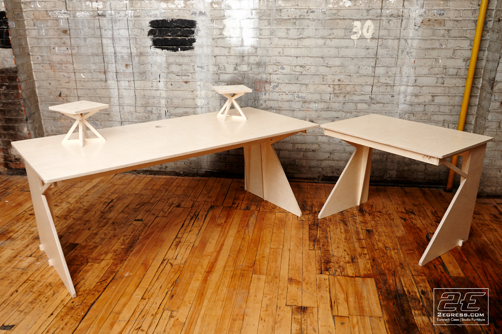 studio desk facet 2egress