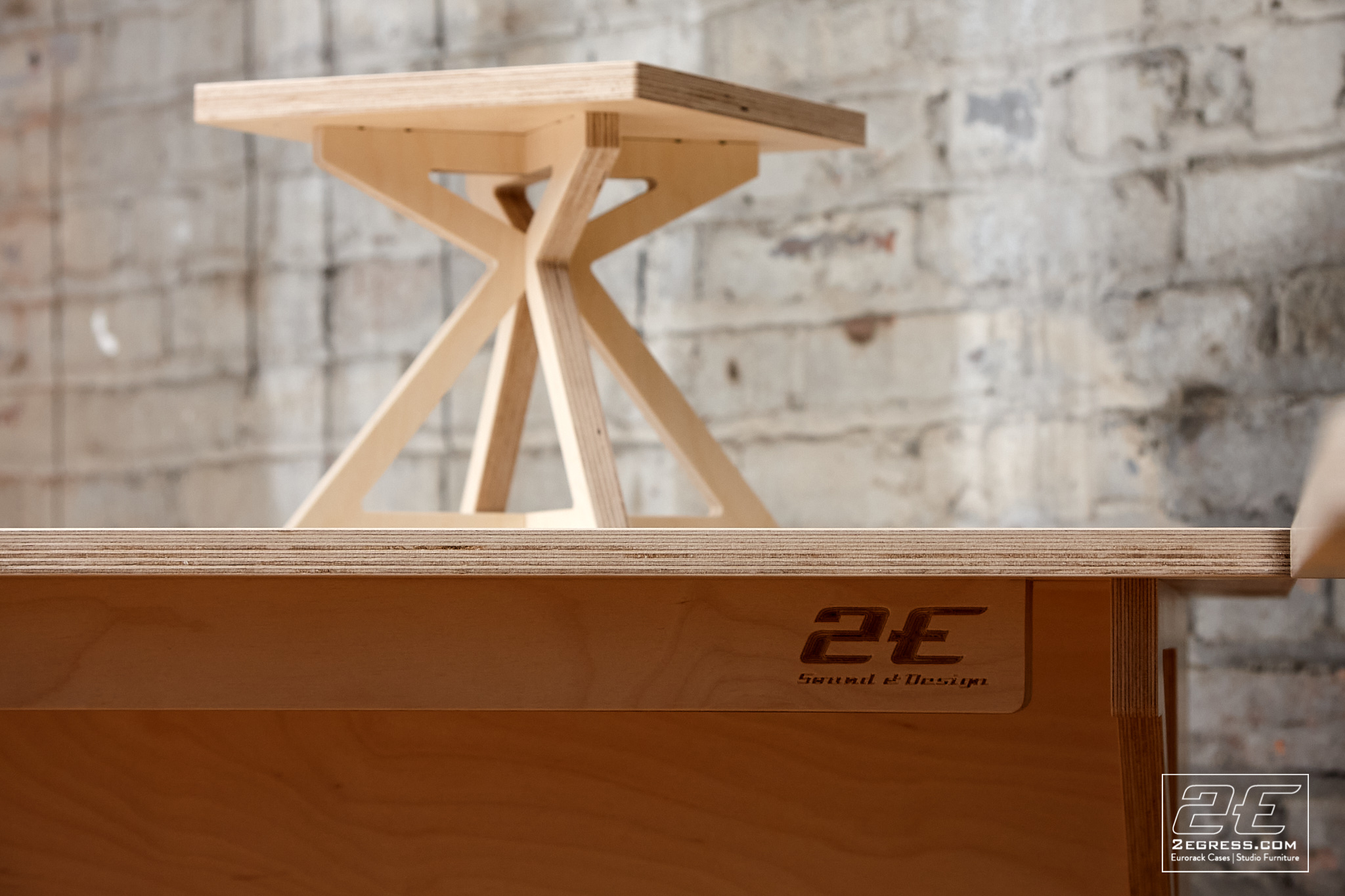 studio desk facet 2egress