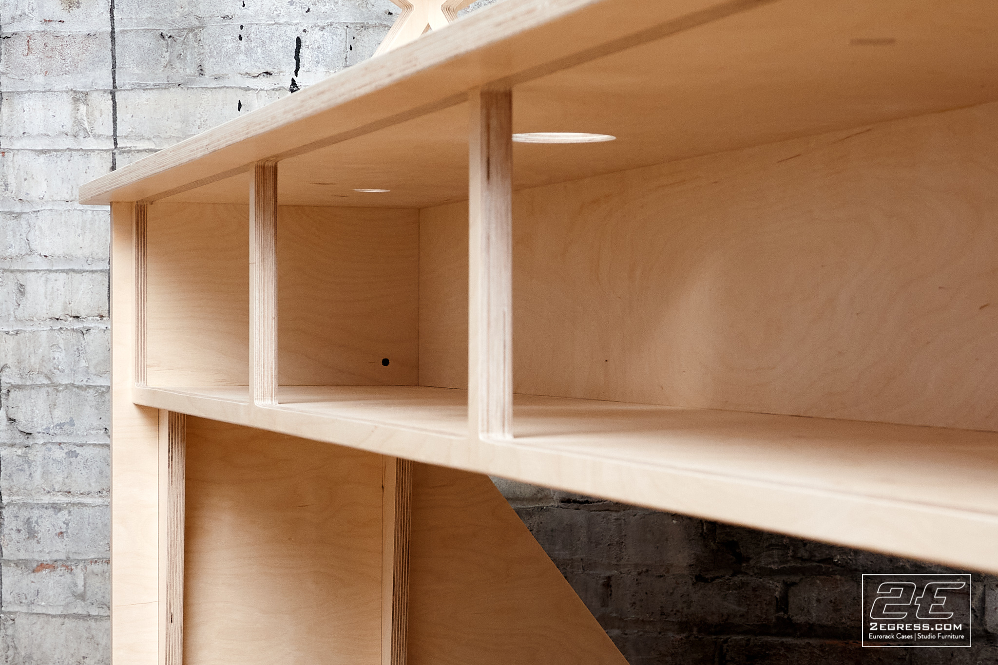 studio desk facet 2egress