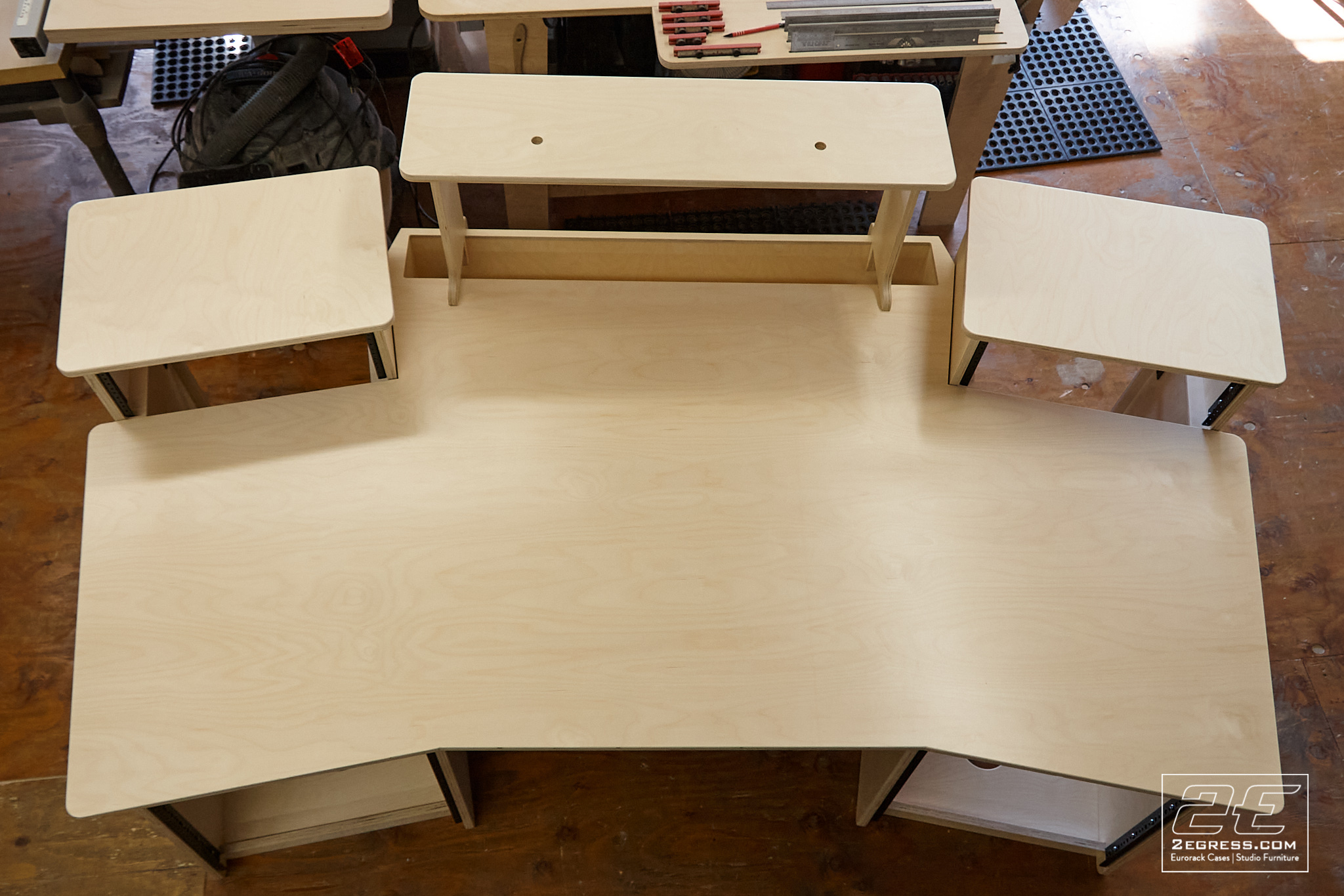 studio desk yamaha dm2000 2egress